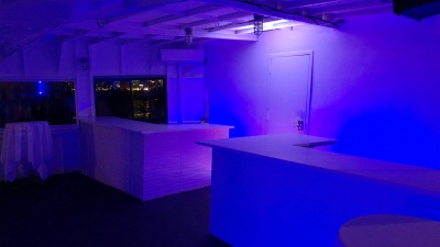 NYC charter yacht 81 bar